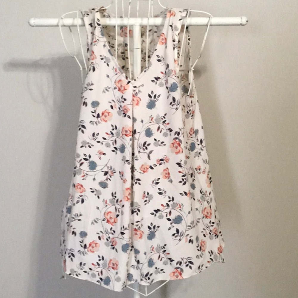 Maurice’s, size small light weight tank